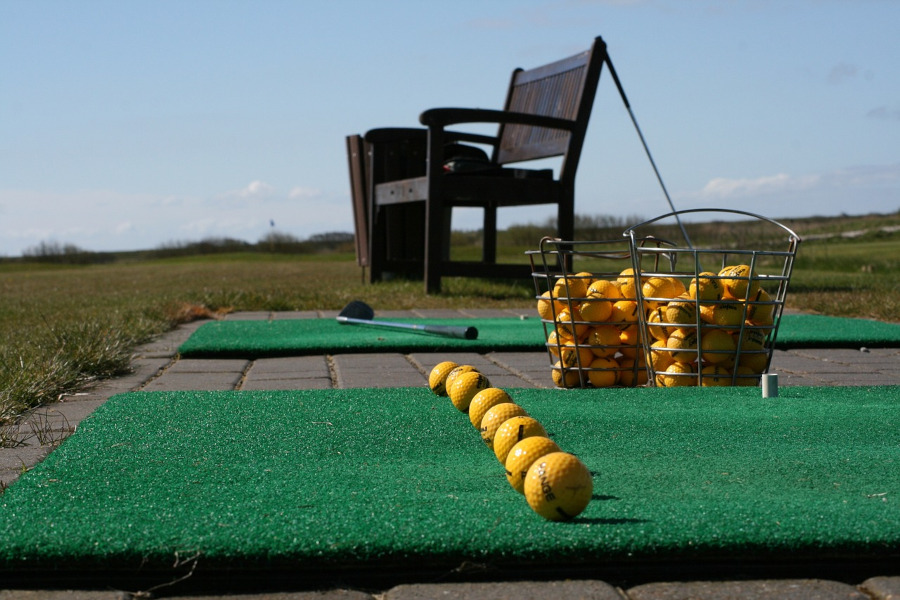 golf driving range course